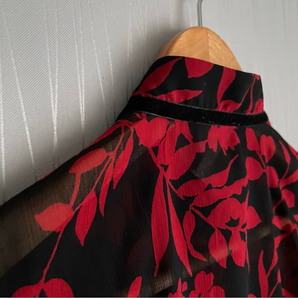 Chico’s Floral Print Red Black Sheer Ruffle Front Blouse US size 8/10 - Picture 15 of 16